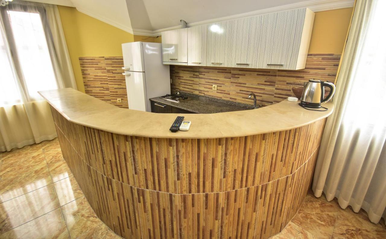 Family Apartments Батуми Экстерьер фото