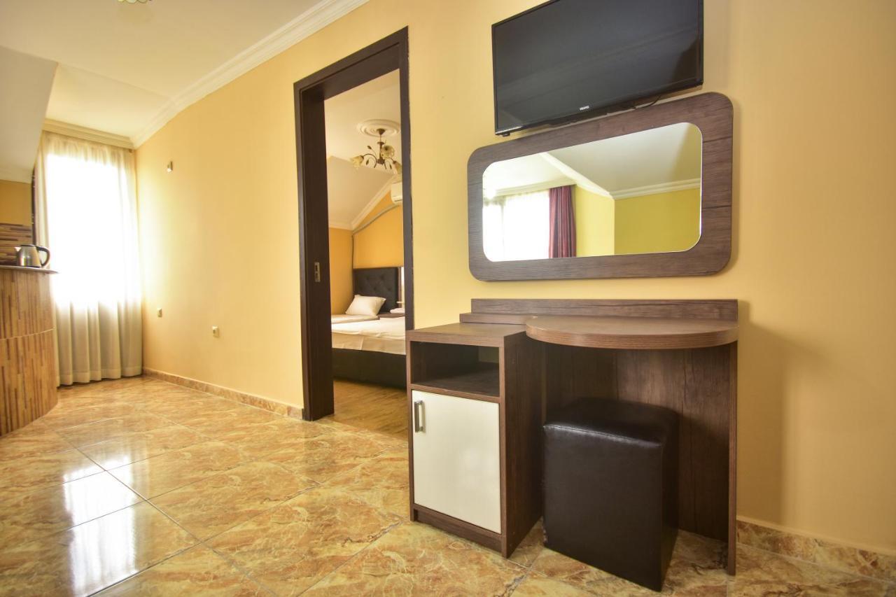 Family Apartments Батуми Экстерьер фото