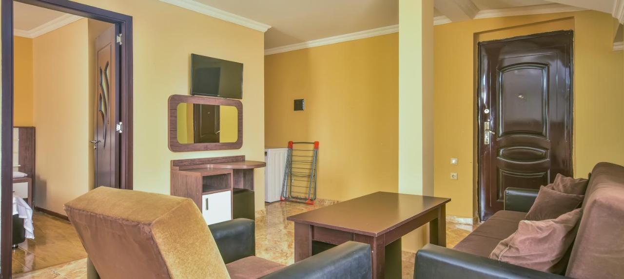 Family Apartments Батуми Экстерьер фото