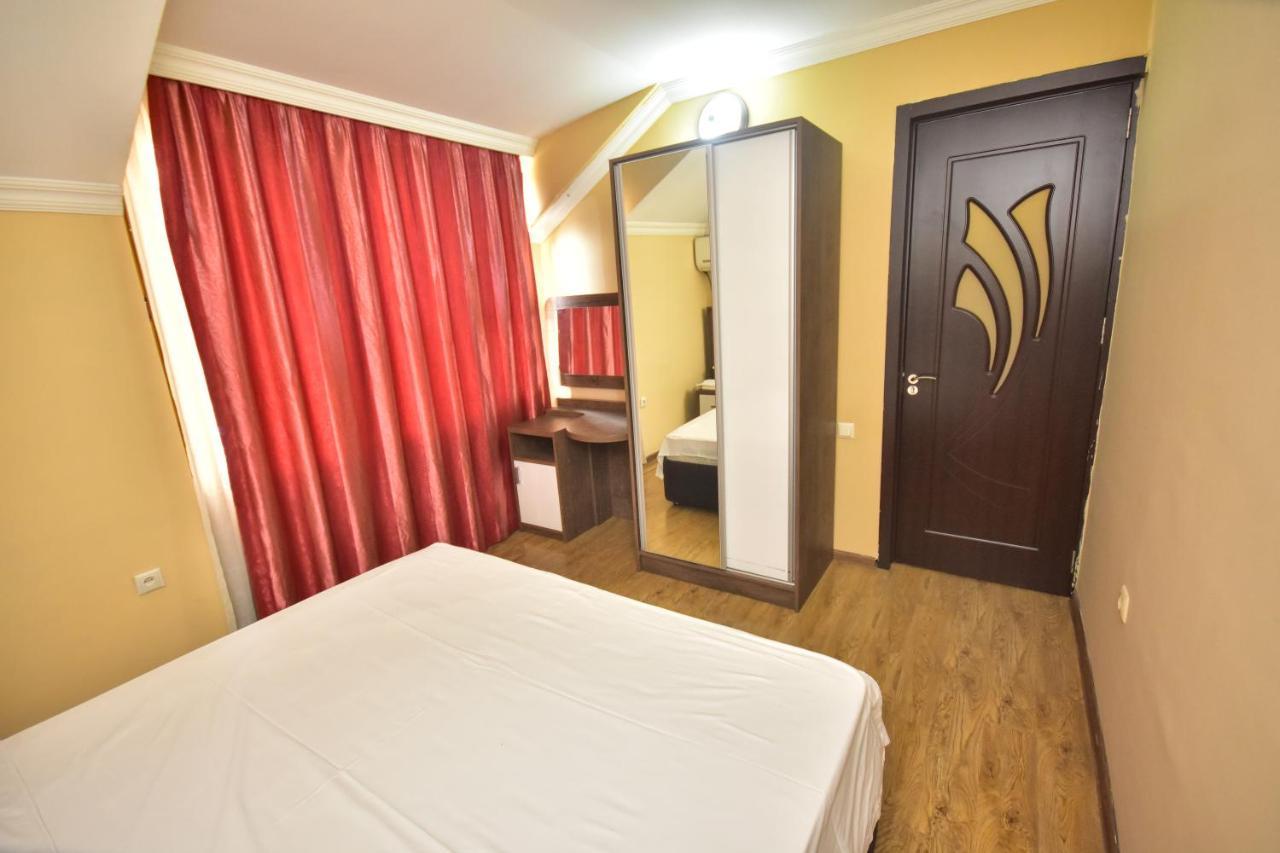 Family Apartments Батуми Экстерьер фото