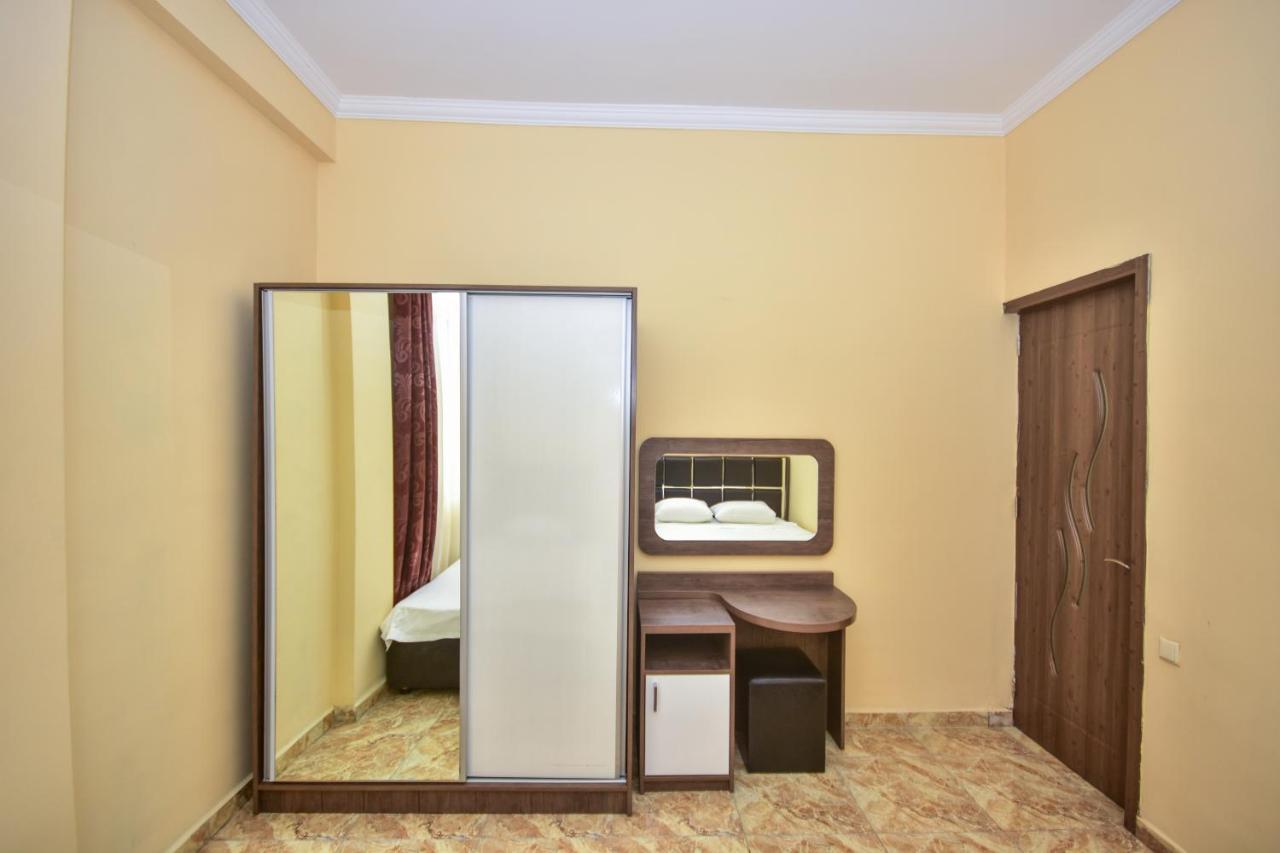 Family Apartments Батуми Экстерьер фото