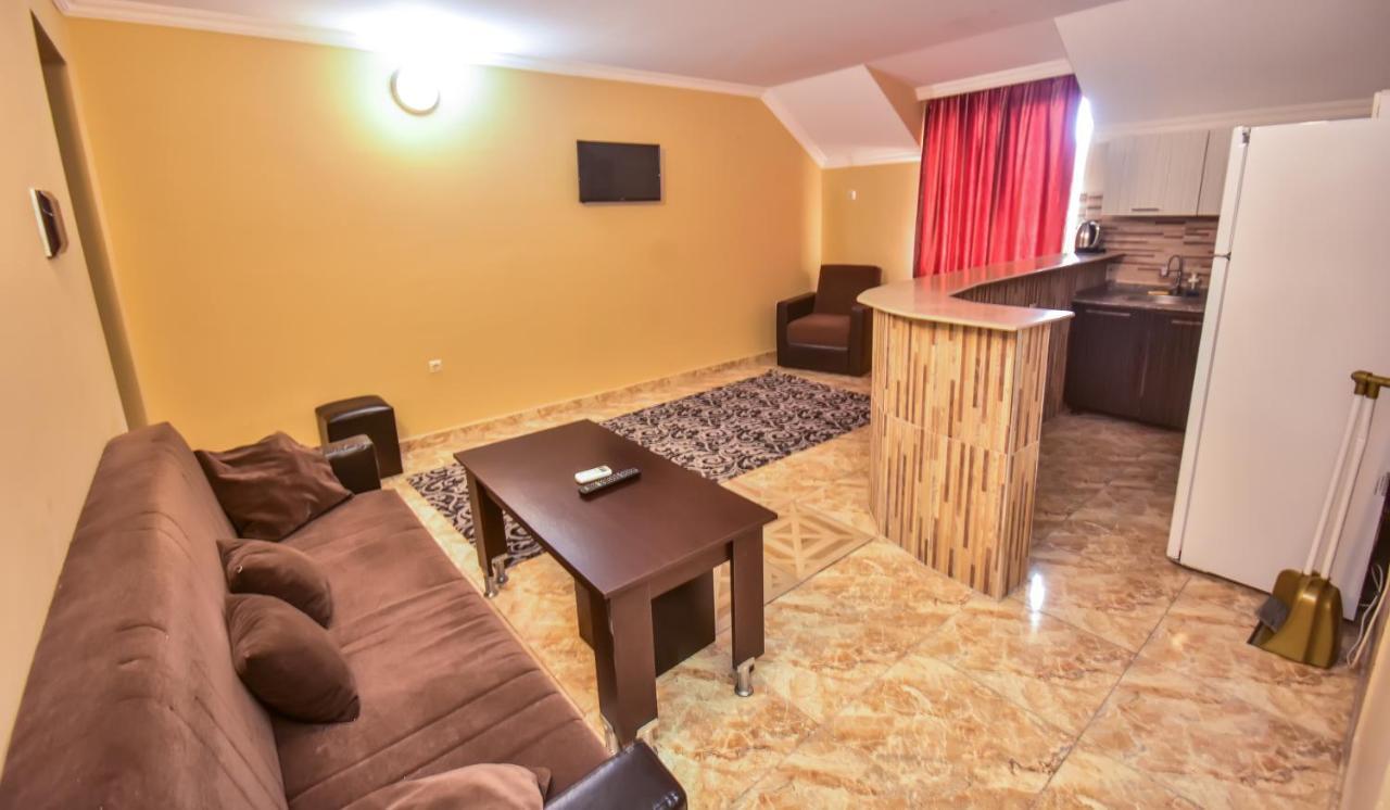 Family Apartments Батуми Экстерьер фото