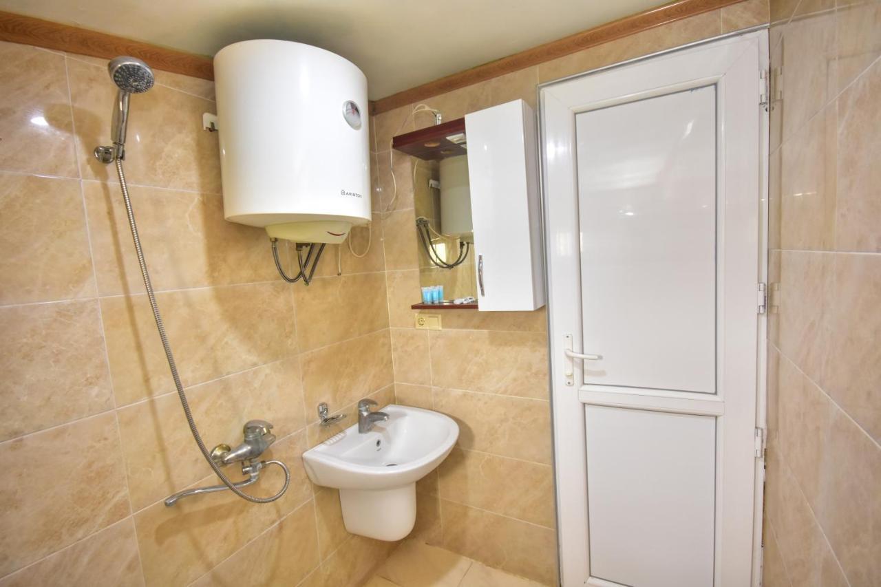Family Apartments Батуми Экстерьер фото